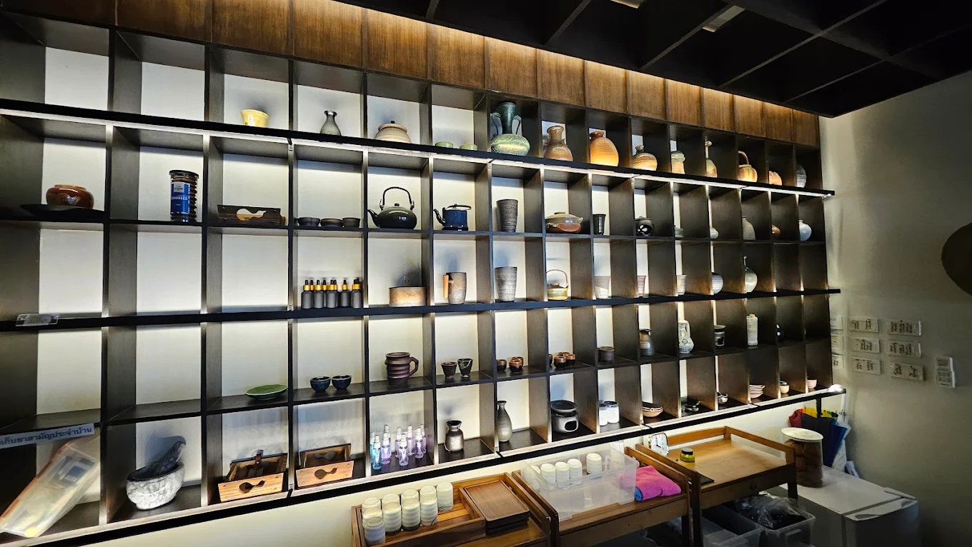 RINN Spa tea shelf detail