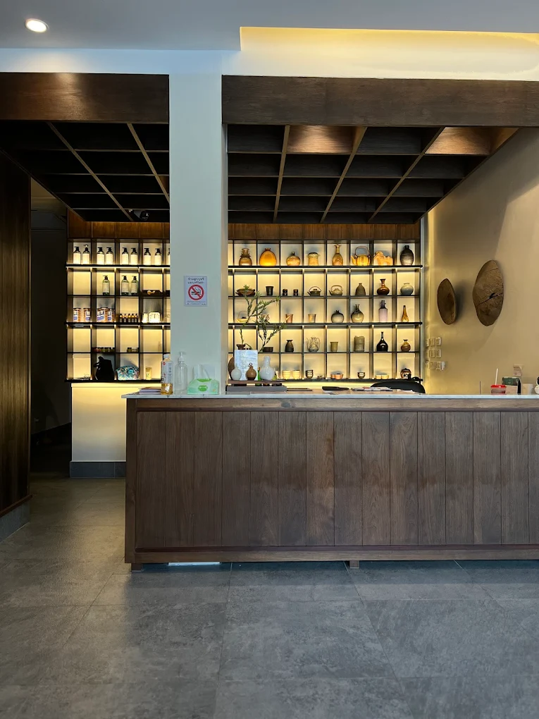RINN Spa reception counter